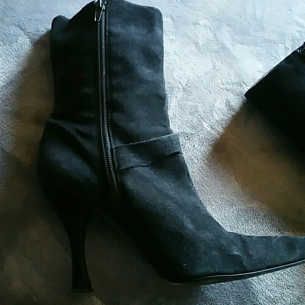 Boots - Picture 2 of 3